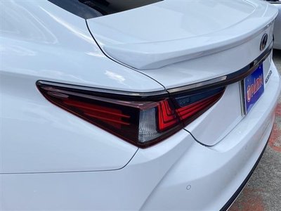 2024 Lexus ES thumbnail 63