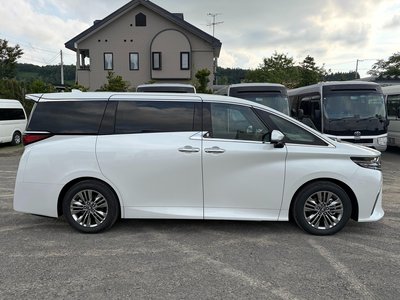 2026 Toyota ALPHARD — фото 4