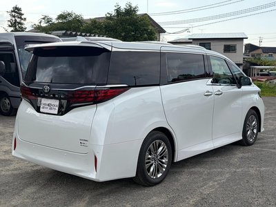 2026 Toyota ALPHARD — фото 5