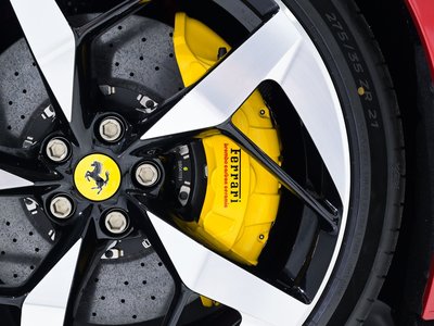 صورة 9 لـ 2025 Ferrari 12 CILINDRI