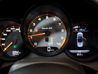 2025 Porsche 718 SPYDER photo 10