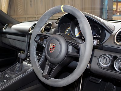 2025 Porsche 718 SPYDER photo 3