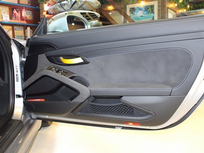 2025 Porsche 718 SPYDER photo 45