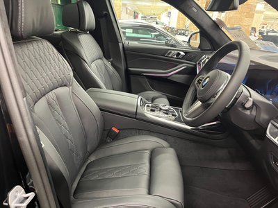 2025 BMW X7 photo 9