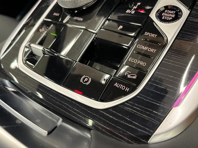 2025 BMW X7 thumbnail 39
