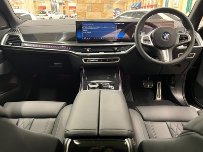 2025 BMW X7 photo 3