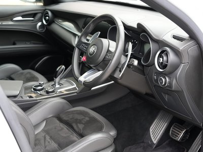 2019 ALFA Romeo STELVIO — фото 15