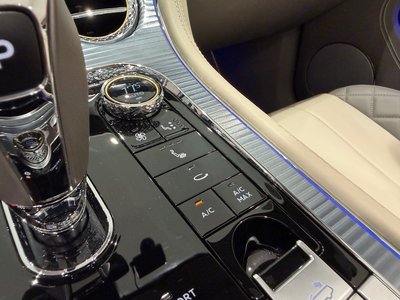صورة 37 لـ 2019 Bentley CONTINENTAL