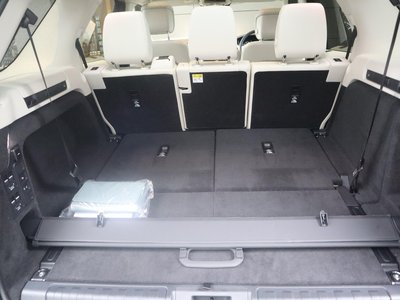 2025 LAND Rover DISCOVERY thumbnail 28