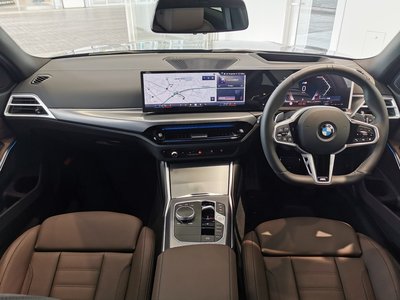 2025 BMW 3 SERIES TOURING photo 2