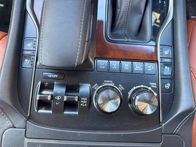 2015 Lexus LX — фото 24