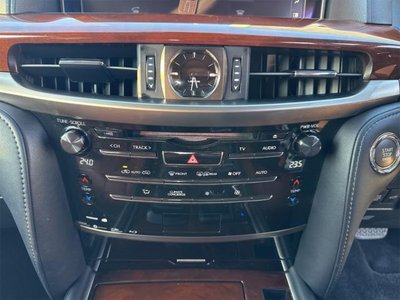 2015 Lexus LX — фото 25