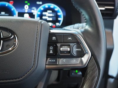 صورة 40 لـ 2025 Toyota LAND CRUISER 300
