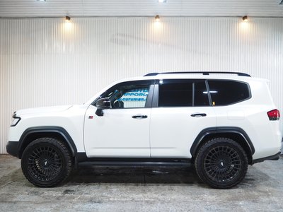 صورة 18 لـ 2025 Toyota LAND CRUISER 300