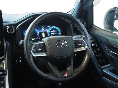 صورة 6 لـ 2025 Toyota LAND CRUISER 300