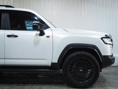 صورة 65 لـ 2025 Toyota LAND CRUISER 300