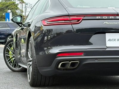 2018 Porsche PANAMERA photo 8