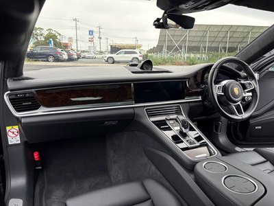 2018 Porsche PANAMERA photo 10