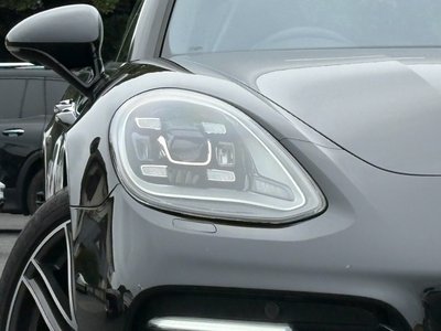 2018 Porsche PANAMERA photo 4