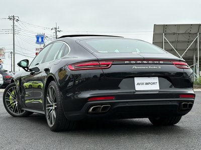 2018 Porsche PANAMERA photo 3