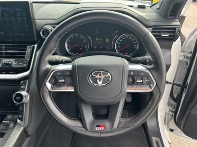2023 Toyota LAND CRUISER 300 — миниатюра 18