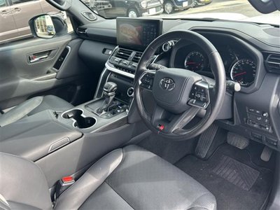 2023 Toyota LAND CRUISER 300 — миниатюра 25