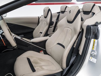 صورة 13 لـ 2025 Ferrari ROMA SPIDER