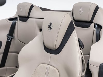 صورة 14 لـ 2025 Ferrari ROMA SPIDER