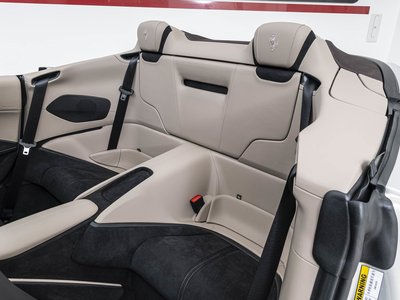 صورة 15 لـ 2025 Ferrari ROMA SPIDER