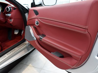صورة 16 لـ 2020 Ferrari PORTOFINO