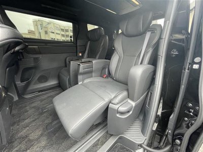 2025 Toyota ALPHARD — фото 26