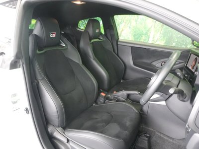 صورة 38 لـ 2025 Toyota GR YARIS