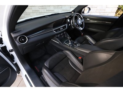 2019 ALFA Romeo STELVIO 照片 39