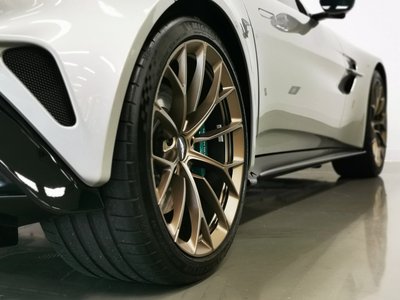 2025 Aston Martin VANTAGE — миниатюра 38