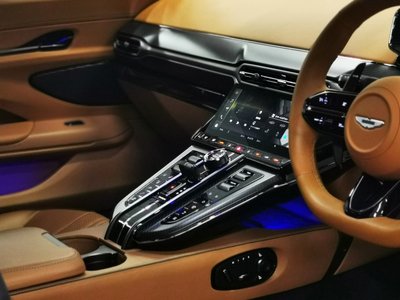 2025 Aston Martin VANTAGE — миниатюра 10