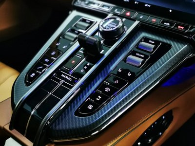 2025 Aston Martin VANTAGE — миниатюра 16