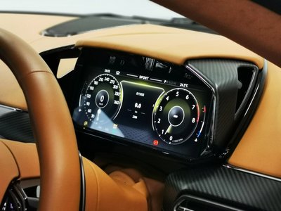 2025 Aston Martin VANTAGE — миниатюра 11