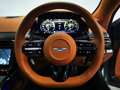 2025 Aston Martin VANTAGE — миниатюра 13