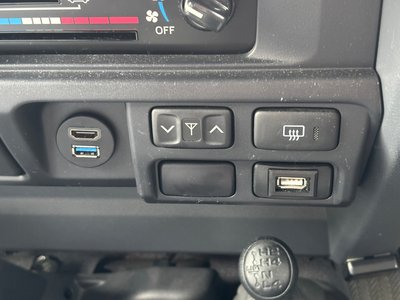 2015 Toyota LAND CRUISER 70 thumbnail 37