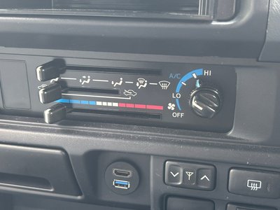 2015 Toyota LAND CRUISER 70 thumbnail 35