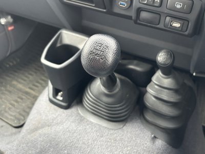 2015 Toyota LAND CRUISER 70 thumbnail 33