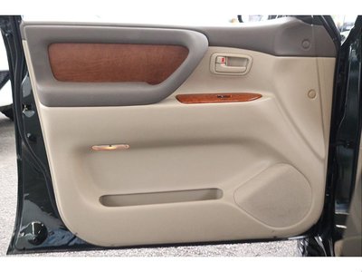2002 Toyota LAND CRUISER 100 照片 40
