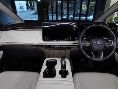 صورة مصغرة 18 لـ 2024 Lexus LM