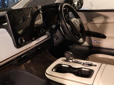 صورة مصغرة 7 لـ 2024 Lexus LM