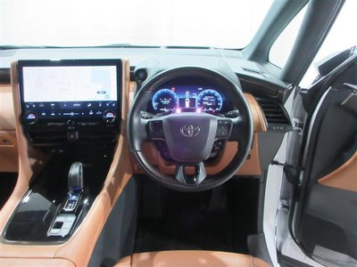 2025 Toyota VELLFIRE — фото 3