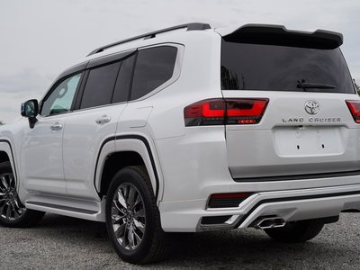 2025 Toyota LAND CRUISER 300 photo 12