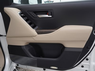 2025 Toyota LAND CRUISER 300 thumbnail 24