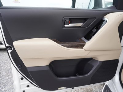 2025 Toyota LAND CRUISER 300 thumbnail 28