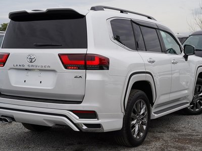 2025 Toyota LAND CRUISER 300 photo 10