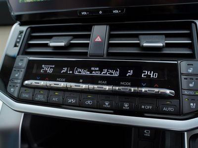 2025 Toyota LAND CRUISER 300 thumbnail 39